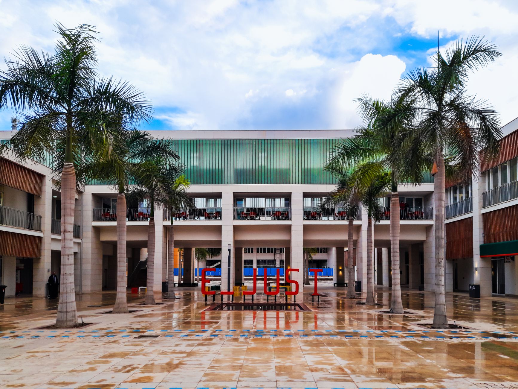 萨里大学 admission requirements